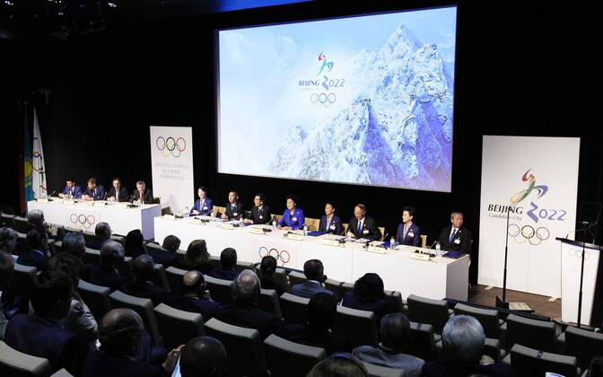 (150609) -- LAUSANNE, June 9, 2015 -- A general view shows the China Beijing 2022 Winter Olympics bid delegation groups at the presentation of Beijing Candidate City s bid for the 2022 Winter Olympic Games Olympische Spiele Olympia OS at the IOC Museum in Lausanne, Switzerland, on June 9, 2015. ) (SP)SWITZERLAND-LAUSANNE-2022 WINTER OLYMPICS ZhouxLei