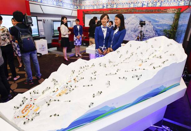 (150610) -- LAUSANNE, June 10, 2015 -- Visitors view sandbox models at the expo of Beijing Candidate City s bid for the 2022 Winter Olympic Games Olympische Spiele Olympia OS at the Palace hotel in Lausanne, Switzerland, on June 10, 2015. ) (SP)SWITZERLAND-LAUSANNE-2022 WINTER OLYMPICS-EXPO ZhouxLei 