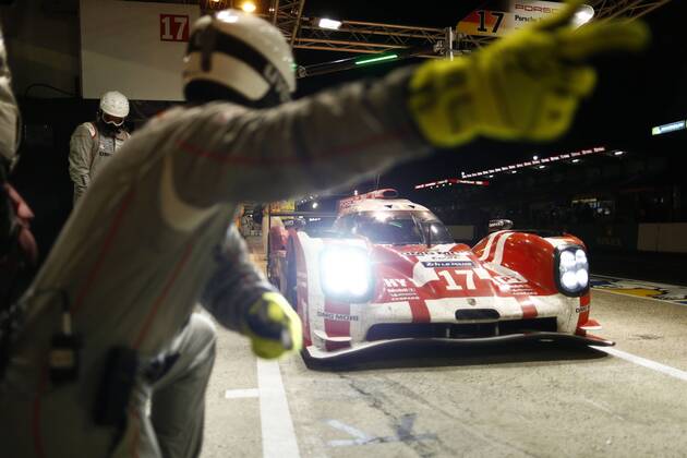 Motorsports: FIA WEC 2015: 24 Heures du Mans, Porsche 919 Hybrid, Porsche Team: Timo Bernhard, Mark Webber, Brendon Hartley xHOCHxZWEIx