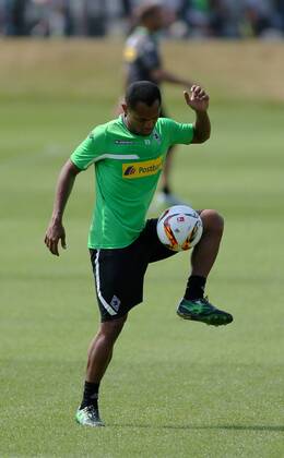 Moenchengladbach Raffael (Moenchengladbach) mit Ball Auftakttraining Borussia Moenchengladbach, Fussball, 29.06.2015 , Copyright: Hommes Eibner-Pressefoto EP_MHS