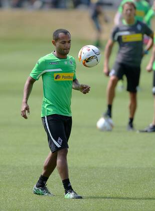 Moenchengladbach Raffael (Moenchengladbach) mit Ball Auftakttraining Borussia Moenchengladbach, Fussball, 29.06.2015 , Copyright: Hommes Eibner-Pressefoto EP_MHS