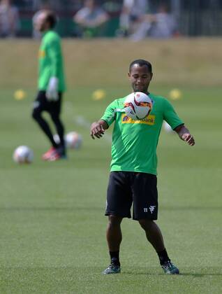 Moenchengladbach Raffael (Moenchengladbach) mit Ball Auftakttraining Borussia Moenchengladbach, Fussball, 29.06.2015 , Copyright: Hommes Eibner-Pressefoto EP_MHS