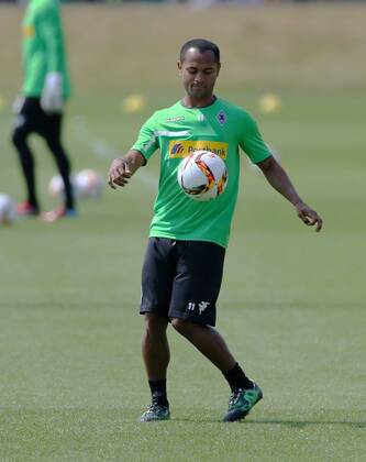 Moenchengladbach Raffael (Moenchengladbach) mit Ball Auftakttraining Borussia Moenchengladbach, Fussball, 29.06.2015 , Copyright: Hommes Eibner-Pressefoto EP_MHS