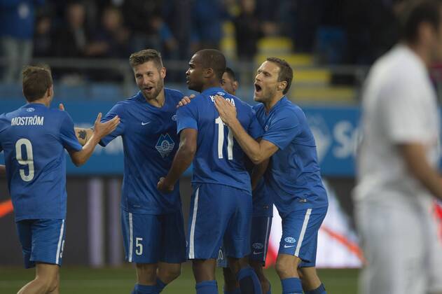 Fussball 14. Juli 2015 UEFA Champions League 2015 16 2. Quali Molde Stadion - Molde FK vs. FC Pyunik: Glade Molde spillere Mattias Mostroem (L) , Joona Toivio (4R) Ola Kamara (3R) , Daniel Berg Hestad (2R) 