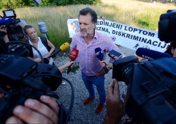 Mamic brothers made a statement for media 15.07.2015., Zagreb - Braca Zoran i Zdravko Mamic izasli su iz zatvora u Remetincu nakon sto su uplatili ukupno 11 milijuna kuna (Zdravko 7, a Zoran 4) jamcevine. Zdravko mamic dao izjavu za medije.  MarkoxLukunic PIXSELL