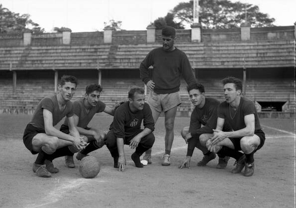 FIFA Weltmeisterschaft 1950 - Training Uruguay - (L-R) Juan Schiaffino, Alcides Ghiggia, Ernesto Patrullero Vidal und Trainer Juan Lopez Parado - - ZUMAe61_