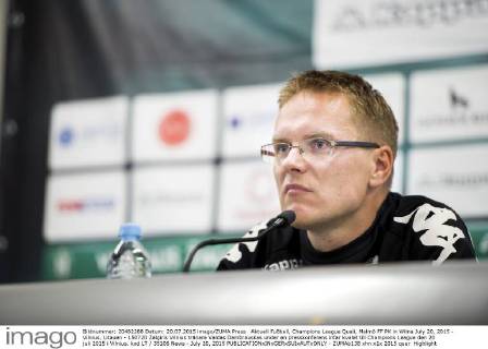 Aktuell Fußball, Champions League Quali, Malmö FF PK in Wilna July 20, 2015 - Vilnius, Litauen - 150720 Zalgiris Vilnius tränare Valdas Dambrauskas under en presskonferens infar kvalet till Champions League den 20 juli 2015 i Vilnius. kod LT 35106 News - July 20, 2015  - ZUMAb138
