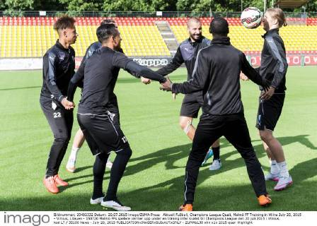 Aktuell Fußball, Champions League Quali, Malmö FF Training in Wilna July 20, 2015 - Vilnius, Litauen - 150720 Malmö FFs spelare värmer upp under en träning infar kvalet till Champions League den 20 juli 2015 i Vilnius. kod LT 35106 News - July 20, 2015  - ZUMAb138