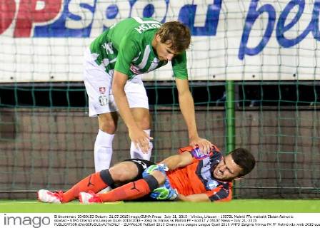 July 21, 2015 - Vilnius, Litauen - 150721 Malmö FFs malvakt Zlatan Azinovic skadad - UEFA Champions League Quali 2015 2016 - Zalgiris Vilnius vs Malmö FF - kod LT 35107 News - July 21, 2015  - ZUMAb138
