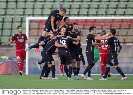 Zagreb jubelt, freut sich, Jubel, Freude nach dem 0-1 durch Marko Pjaca (GNK Dinamo Zagreb - 20) - mit Josip Pivaric (GNK Dinamo Zagreb - 19), Jeremy Taravel (GNK Dinamo Zagreb - 87), El Arabi Hilal Soudani (GNK Dinamo Zagreb - 2), Paulo Machado (GNK Dinamo Zagreb - 10), Alexandru Matel (GNK Dinamo Zagreb - 77) 22.07.2015 Fussball Champions League Qualifikation, 1. Runde, Rueckspiel, Saison 2015-2016 22.07.2015 LUX, CLQ, CS Fola Esch (LUX) - GNK Dinamo Zagreb (CRO) Stade Josy Barthel, Luxemburg