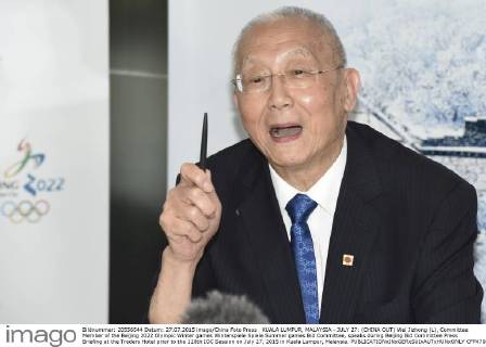 KUALA LUMPUR, MALAYSIA - JULY 27: (CHINA OUT) Wei Jizhong (L), Committee Member of the Beijing 2022 Olympic Winter games Winterspiele Spiele Summer games Bid Committee, speaks during Beijing Bid Committee Press Briefing at the Traders Hotel prior to the 128th IOC Session on July 27, 2015 in Kuala Lumpur, Malaysia.  CFP470873369 