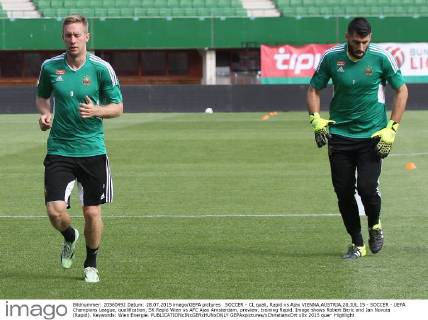 SOCCER - CL quali, Rapid vs Ajax VIENNA,AUSTRIA,28.JUL.15 - SOCCER - UEFA Champions League, qualification, SK Rapid Wien vs AFC Ajax Amsterdam, preview, training Rapid. Image shows Robert Beric and Jan Novota (Rapid). Keywords: Wien Energie. GEPAxpictures xChristianxOrt