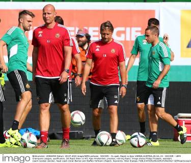 SOCCER - CL quali, Rapid vs Ajax VIENNA,AUSTRIA,28.JUL.15 - SOCCER - UEFA Champions League, qualification, SK Rapid Wien vs AFC Ajax Amsterdam, preview, training Rapid. Image shows Philipp Prosenik, assistant coach Carsten Jancker, head coach Zoran Barisic and Steffen Hofmann (Rapid). Keywords: Wien Energie. GEPAxpictures xChristianxOrt