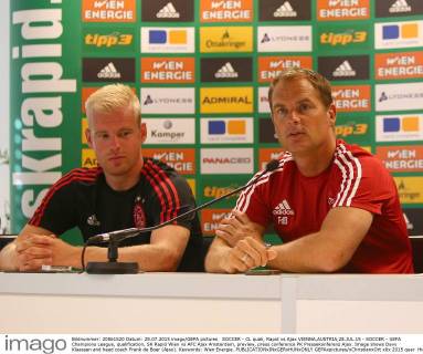 SOCCER - CL quali, Rapid vs Ajax VIENNA,AUSTRIA,28.JUL.15 - SOCCER - UEFA Champions League, qualification, SK Rapid Wien vs AFC Ajax Amsterdam, preview, press conference PK Pressekonferenz Ajax. Image shows Davy Klaassen and head coach Frank de Boer (Ajax). Keywords: Wien Energie. GEPAxpictures xChristianxOrt