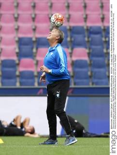 SOCCER - CL quali, RBS vs Malmoe SALZBURG,AUSTRIA,28.JUL.15 - SOCCER - UEFA Champions League, qualification, Red Bull Salzburg vs Malmoe FF, preview, training Malmoe. Image shows head coach Age Hareide (Malmoe). GEPAxpictures xFelixxRoittner