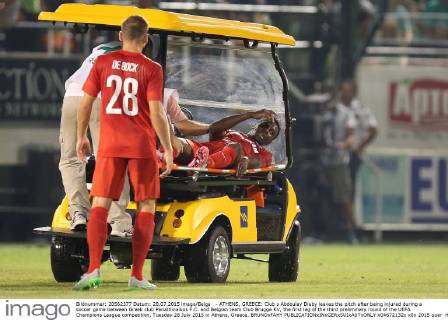 - ATHENS, GREECE: Club s Abdoulay Diaby leaves the pitch after being injured during a soccer game between Greek club Panathinaikos F.C. and Belgian team Club Brugge KV, the first leg of the third preliminary round of the UEFA Champions League competition, Tuesday 28 July 2015 in Athens, Greece. BRUNOxFAHY  x04672132x