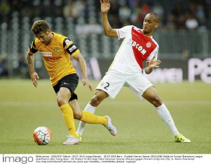 28.07.2015 Bern , Fussball Herren Saison 2015 2016 Stade de Suisse Champions League Qualifikation BSC Young Boys - AS Monaco FC Bild zeigt Fabio Henrique Tavares (Monaco) gegen Miralem Sulejmani (YB) re. Aktion Zweikampf Foto 