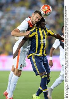 UEFA Champions League third qualifying round match between Fenerbahce and Shakhtar Donetsk at Sukru Saracoglu Stadium in Istanbul, Turkey, 28 July 2015 Final Score : Fenerbahce 0 - Shakhtar Donetsk 0 Pictured: Moussa Sow of Fenerbahce and Ivan Ordets 18 of Shakhtar Donetsk. 