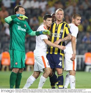UEFA Champions League third qualifying round match between Fenerbahce and Shakhtar Donetsk at Sukru Saracoglu Stadium in Istanbul, Turkey, 28 July 2015 Final Score : Fenerbahce 0 - Shakhtar Donetsk 0 Pictured: Simon Kjaer of Fenerbahce and Goelkeeper Andriy Pyatov and Taras Stepanenko of Shakhtar Donetsk. 