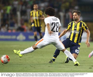 UEFA Champions League third qualifying round match between Fenerbahce and Shakhtar Donetsk at Sukru Saracoglu Stadium in Istanbul, Turkey, 28 July 2015 Final Score : Fenerbahce 0 - Shakhtar Donetsk 0 Pictured: Diego Ribas of Fenerbahce and Taison Freda of Shakhtar Donetsk. 