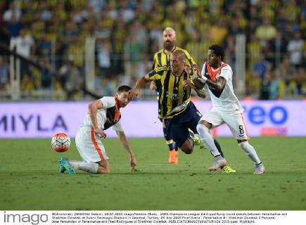 UEFA Champions League third qualifying round match between Fenerbahce and Shakhtar Donetsk at Sukru Saracoglu Stadium in Istanbul, Turkey, 28 July 2015 Final Score : Fenerbahce 0 - Shakhtar Donetsk 0 Pictured: Jose Fernandao of Fenerbahce and Fred Rodrigues of Shakhtar Donetsk. 