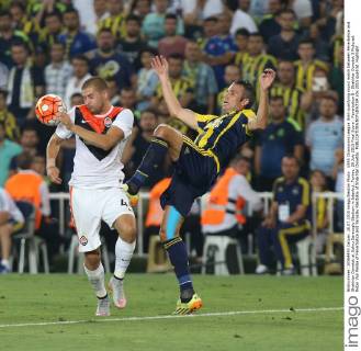 UEFA Champions League third qualifying round match between Fenerbahce and Shakhtar Donetsk at Sukru Saracoglu Stadium in Istanbul, Turkey, 28 July 2015 Final Score : Fenerbahce 0 - Shakhtar Donetsk 0 Pictured: Robin Van Persie of Fenerbahce and Yaroslav Rakitskiy of Shakhtar Donetsk. 