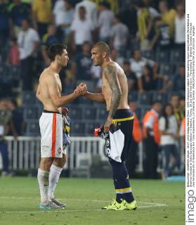 UEFA Champions League third qualifying round match between Fenerbahce and Shakhtar Donetsk at Sukru Saracoglu Stadium in Istanbul, Turkey, 28 July 2015 Final Score : Fenerbahce 0 - Shakhtar Donetsk 0 Pictured: Jose Fernandao (R) of Fenerbahce and Taras Stepanenko (L) of Shakhtar Donetsk. 