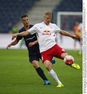 SOCCER - CL quali, RBS vs Malmoe SALZBURG,AUSTRIA,29.JUL.15 - SOCCER - UEFA Champions League, qualification, Red Bull Salzburg vs Malmoe FF. Image shows Martin Hinteregger (RBS) and Markus Rosenberg (Malmoe). GEPAxpictures xFelixxRoittner