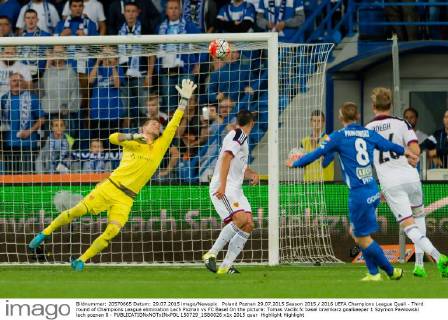 Poland Poznan 29.07.2015 Season 2015 2016 UEFA Champions League Quali - Third round of Champions League elimination Lech Poznan vs FC Basel On the picture: Tomas Vaclik fc basel bramkarz goalkeeper 1 Szymon Pawlowski lech poznan 8 -  150729_1SB0026