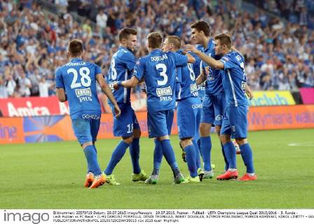 29.07.2015, Poznan - Fußball - UEFA Champions League Quali 2015 2016 - 3. Runde - Lech Poznan vs FC Basel - (L-R) DARIUSZ FORMELLA, DENIS THOMALLA, BARRY DOUGLAS, SZYMON PAWLOWSKI, MARCIN KAMINSKI, KAROL LINETTY - GOAL -  20150729CSWK35015