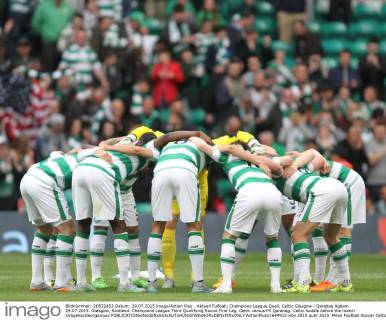 Aktuell FuÃŸball, Champions League Quali, Celtic Glasgow - Qarabag Agdam 29.07.2015. Glasgow, Scotland. Champions League Third Qualifying Round First Leg. Celtic versus FK Qarabag. Celtic huddle before the match xVagelisxGeorgarioux  ActionPlus11644915