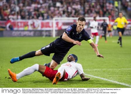 July 29, 2015 - Salzburg, - 150729 Malmö FF s Markus Rosenberg tacklas av Salzburgs Paulo Miranda - UEFA Champions League Quali 2015 2016 - Red Bull Salzburg vs Malmö FF - July 29, 2015  - ZUMAb138