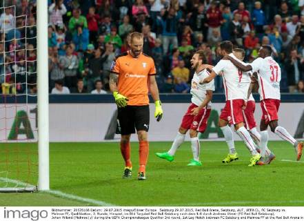 Salzburg 29.07.2015, Red Bull Arena, Salzburg, AUT, UEFA CL, FC Salzburg vs Malmoe FF, Qualifikation, 3. Runde, Hinspiel, im Bild Torjubel Red Bull Salzburg nach dem 1:0 durch Andreas Ulmer (FC Red Bull Salzburg), Johan Wiland (Malmoe) during the UEFA Championsleague Qualifier 3rd round, 1st Leg Match between FC Salzburg and Malmoe FF at the Red Bull Arena in Salzburg, Austria on 2015 07 29. EX_JFK