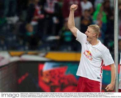 Salzburg 29.07.2015, Red Bull Arena, Salzburg, AUT, UEFA CL, FC Salzburg vs Malmoe FF, Qualifikation, 3. Runde, Hinspiel, im Bild Torjubel zum 2:0 per Elfmeter durch Martin Hinteregger (FC Red Bull Salzburg) during the UEFA Championsleague Qualifier 3rd round, 1st Leg Match between FC Salzburg and Malmoe FF at the Red Bull Arena in Salzburg, Austria on 2015 07 29. EX_JFK