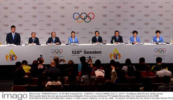 (150731) -- KUALA LUMPUR, July 31, 2015 -- The Beijing 2022 Olympic Winter games Winterspiele Spiele Summer games presentation delegation holds a press conference PK Pressekonferenz after their presentation at the 128th International Olympic Committee (IOC) session in Kuala Lumpur, Malaysia, on July 31, 2015. The session will decide the host cities of the 2022 Olympic Winter Games and the 2020 Youth Olympic Winter Games. ) (SP)MALAYSIA-KUALA LUMPUR-128TH IOC SESSION-PRESS CONFERENCE ChongxVoonxChung 