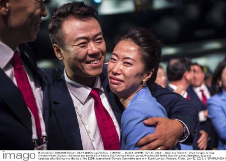 (150731) -- KUALA LUMPUR, July 31, 2015 -- Shen Xue (front R), Zhao Hongbo, former Chinese Winter Olympic champions and members of Beijing 2022 Olympic Winter games Winterspiele Spiele Summer games delegation, hug and celebrate after Beijing won the bid at the 128th International Olympic Committee session in Kuala Lumpur, Malaysia, Friday, July 31, 2015. ) (SP)MALAYSIA-KUALA LUMPUR-IOC-2022 WINTER OLYMPICS-BEIJING LuixSiuxWai 