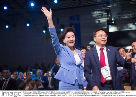(150731) -- KUALA LUMPUR, July 31, 2015 -- Yang Lan, member of Beijing 2022 Olympic Winter games Winterspiele Spiele Summer games bid delegation, celebrates after Beijing won the bid at the 128th International Olympic Committee session in Kuala Lumpur, Malaysia, Friday, July 31, 2015. ) (SP)MALAYSIA-KUALA LUMPUR-IOC-2022 WINTER OLYMPICS-BEIJING LuixSiuxWai 