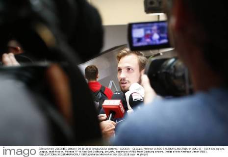 SOCCER - CL quali, Malmoe vs RBS SALZBURG,AUSTRIA,04.AUG.15 - UEFA Champions League, qualification, Malmoe FF vs Red Bull Salzburg, preview, departure of RBS from Salzburg airport. Image shows Andreas Ulmer (RBS). GEPAxpictures xFelixxRoittner