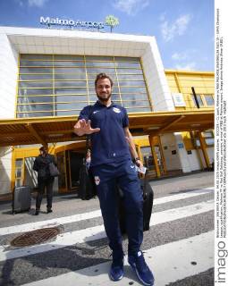 SOCCER - CL quali, Malmoe vs RBS MALMOE,SWEDEN,04.AUG.15 - UEFA Champions League, qualification, Malmoe FF vs Red Bull Salzburg, preview, arrival of RBS at Malmoe airport. Image shows Andreas Ulmer (RBS). GEPAxpictures xFelixxRoittner