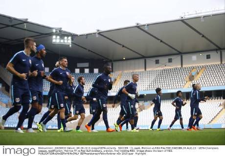 SOCCER - CL quali, Malmoe vs RBS MALMOE,SWEDEN,04.AUG.15 - UEFA Champions League, qualification, Malmoe FF vs Red Bull Salzburg, preview, final training RBS. Image shows the team of RBS. GEPAxpictures xFelixxRoittner