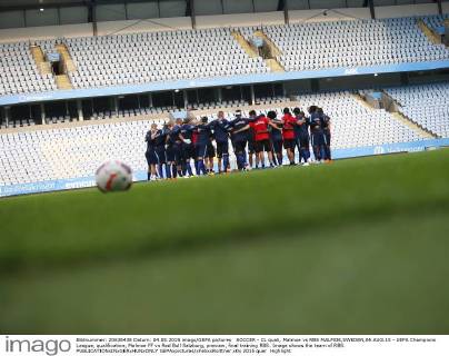 SOCCER - CL quali, Malmoe vs RBS MALMOE,SWEDEN,04.AUG.15 - UEFA Champions League, qualification, Malmoe FF vs Red Bull Salzburg, preview, final training RBS. Image shows the team of RBS. GEPAxpictures xFelixxRoittner