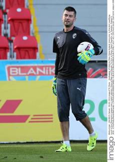 Goalkeeper of Viktoria Plzen Matus Kozacik trains prior to the third qualifying round of the Champions League return match between Viktoria Plzen and Maccabi Tel Aviv in Pilsen, Czech Republic, on Tuesday, August 4, 2015. (CTKxPhoto PavelxNemecek) CTKPhotoP201508040764501  nmc7