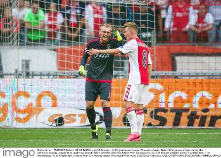(L-R) goalkeeper Jasper Cillessen of Ajax, Daley Sinkgraven of Ajax during the UEFA Champions League third qualifying round match between Ajax and Rapid Wien on August 4, 2015 at the Amsterdam Arena in Amsterdam, The Netherlands. Ajax Amsterdam v Rapid Wien Champions league third qualifying round 2015 2016 xVIxxIVx 4160949