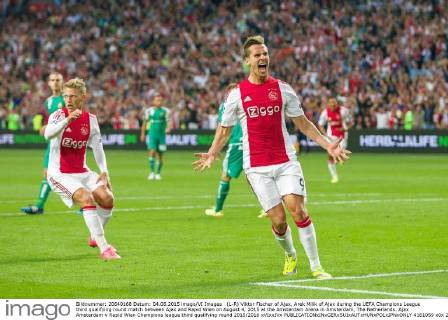 (L-R) Viktor Fischer of Ajax, Arek Milik of Ajax during the UEFA Champions League third qualifying round match between Ajax and Rapid Wien on August 4, 2015 at the Amsterdam Arena in Amsterdam, The Netherlands. Ajax Amsterdam v Rapid Wien Champions league third qualifying round 2015 2016 xVIxxIVx 4161059