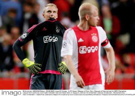 (L-R) Jasper Cillessen of Ajax, Davy Klaassen of Ajax during the UEFA Champions League third qualifying round match between Ajax and Rapid Wien on August 4, 2015 at the Amsterdam Arena in Amsterdam, The Netherlands. Ajax Amsterdam v Rapid Wien Champions league third qualifying round 2015 2016 xVIxLaurensxLindhoutxIVx 4161173