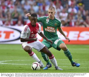 SOCCER - CL quali, Ajax vs Rapid AMSTERDAM,NETHERLANDS,04.AUG.15 - SOCCER - UEFA Champions League, qualification, AFC Ajax Amsterdam vs SK Rapid Wien. Image shows Riechedly Bazoer (Ajax) and Srdjan Grahovac (Rapid). Keywords: Wien Energie. GEPAxpictures xM.xHoermandinger
