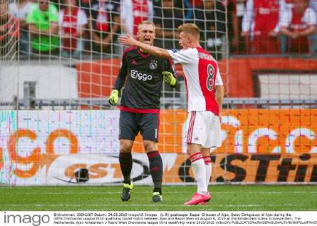 (L-R) goalkeeper Jasper Cillessen of Ajax, Daley Sinkgraven of Ajax during the UEFA Champions League third qualifying round match between Ajax and Rapid Wien on August 4, 2015 at the Amsterdam Arena in Amsterdam, The Netherlands. Ajax Amsterdam v Rapid Wien Champions league third qualifying round 2015 2016 xVIxxIVx 4161498