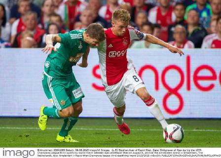 (L-R) Stephan Auer of Rapid Wien, Daley Sinkgraven of Ajax during the UEFA Champions League third qualifying round match between Ajax and Rapid Wien on August 4, 2015 at the Amsterdam Arena in Amsterdam, The Netherlands. Ajax Amsterdam v Rapid Wien Champions league third qualifying round 2015 2016 xVIxxIVx 4161520