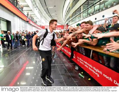SOCCER - CL quali, Ajax vs Rapid SCHWECHAT,AUSTRIA,04.AUG.15 - SOCCER - UEFA Champions League, qualification, AFC Ajax Amsterdam vs SK Rapid Wien, arrival at the airport Vienna-Schwechat. Image shows Louis Schaub (Rapid) and fans of Rapid Wien. Keywords: Wien Energie. GEPAxpictures xM.xHoermandinger
