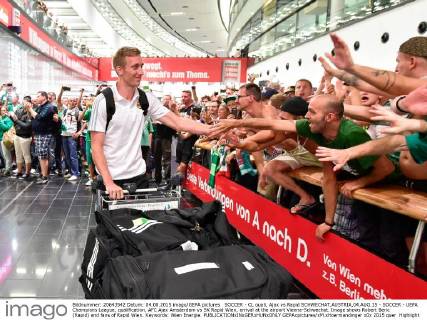 SOCCER - CL quali, Ajax vs Rapid SCHWECHAT,AUSTRIA,04.AUG.15 - SOCCER - UEFA Champions League, qualification, AFC Ajax Amsterdam vs SK Rapid Wien, arrival at the airport Vienna-Schwechat. Image shows Robert Beric (Rapid) and fans of Rapid Wien. Keywords: Wien Energie. GEPAxpictures xM.xHoermandinger
